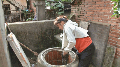 担心井水不干净"妈妈团"就用矿泉水煮绿豆汤自己吃井水官兵表示:"自从
