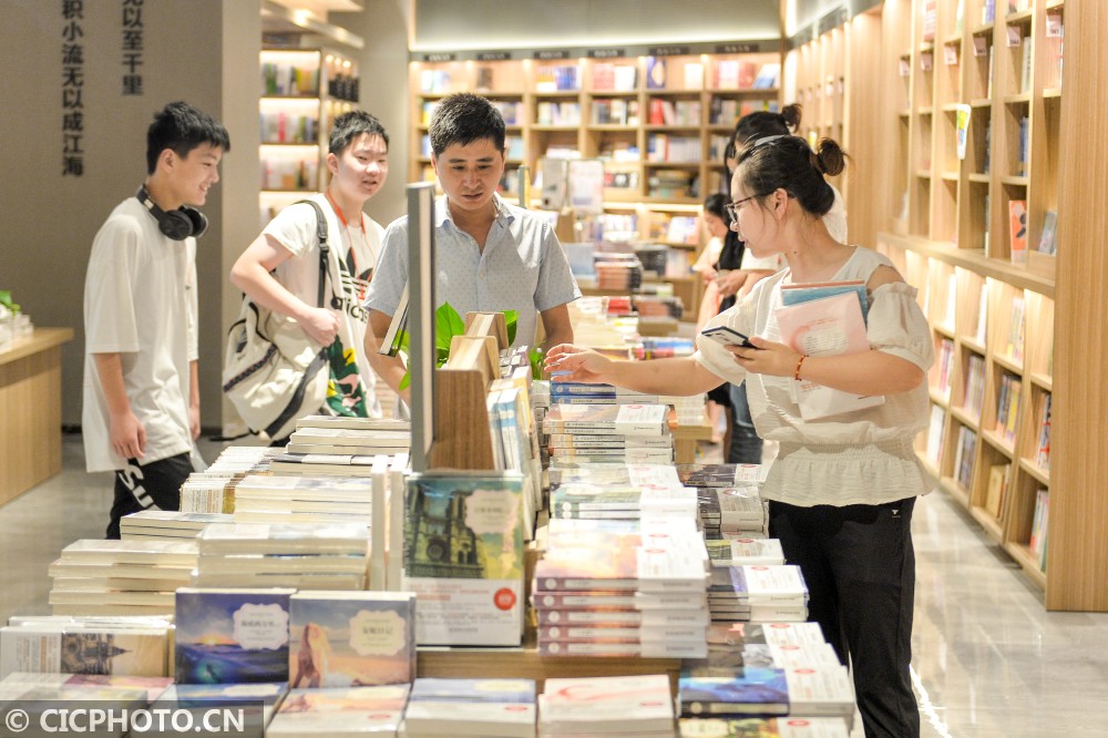 浙江湖州:暑期书店觅清凉