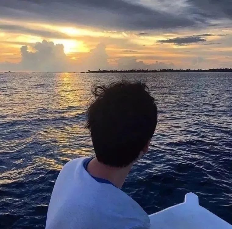 头像破晓而生踏浪前行