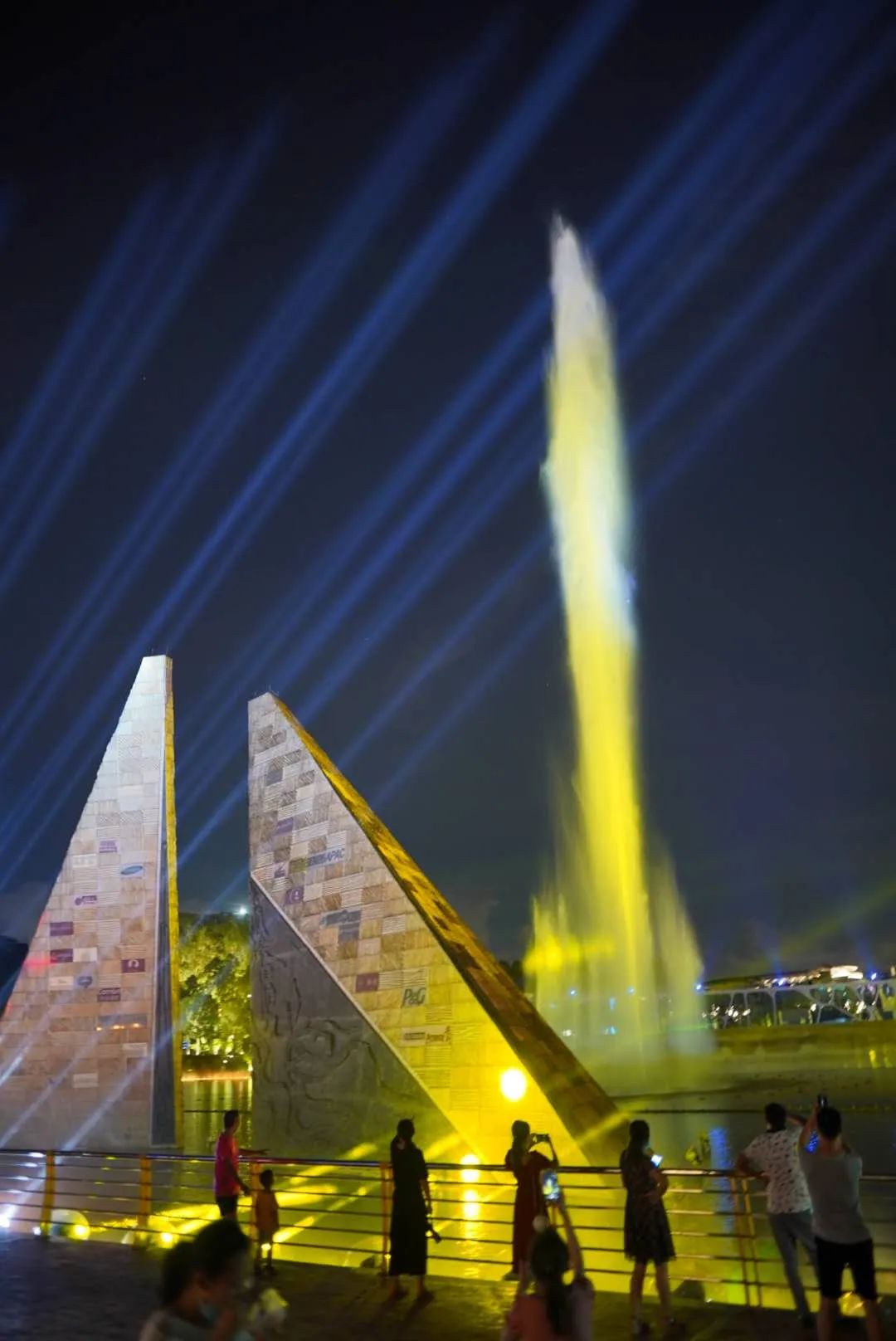 黄埔区科学广场,绿轴广场灯光音乐秀