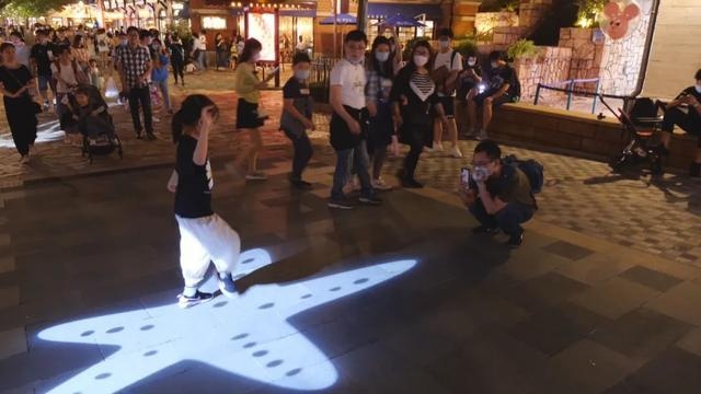 迪士尼首次推出夜市!约?