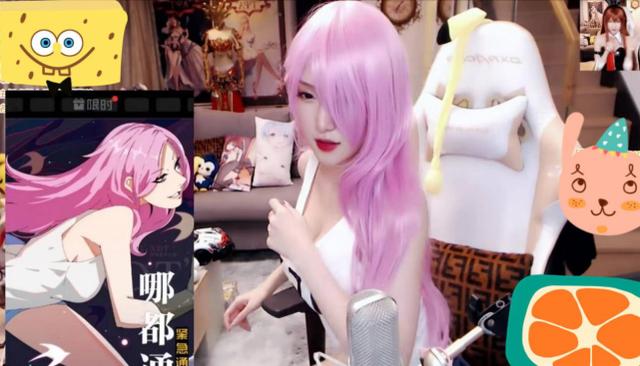 腐团儿cos刮骨刀夏禾用抱枕做了一个动作弹幕瞬间炸了