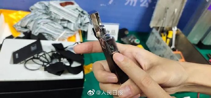 钞票可能正在偷拍你，广州警方缴获1万多套偷拍设备