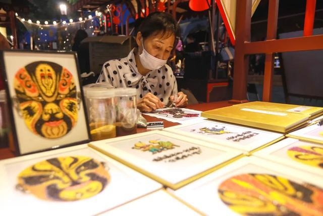 迪士尼首次推出夜市!约?