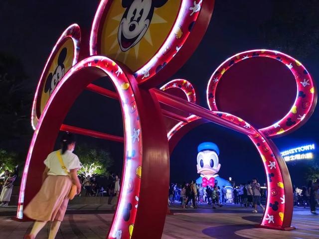 迪士尼首次推出夜市!约?