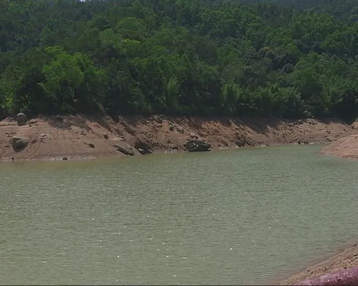 揭东居民用水告急,当地紧急出动消防车送水|揭阳市_新浪新闻