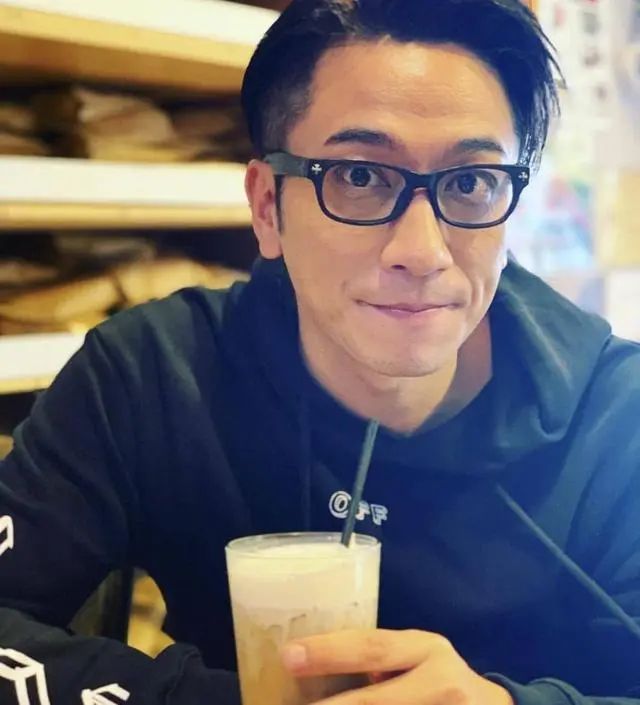 前tvb当家小生是半亿隐形富豪内地发展后成绯闻绝缘体