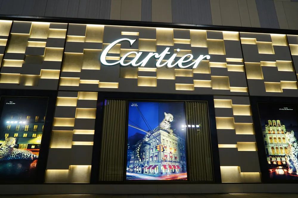 知消周刊奢侈品牌博柏利和斯沃琪裁员毕马威将成瑞幸最大股东历峰百事