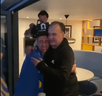 主帅贝尔萨与球员们庆祝