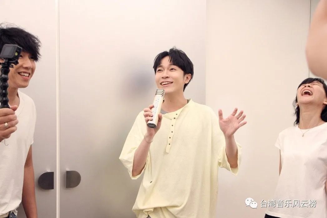 吴青峰魏如萱获四奖成hito大赢家,青峰出精句"大肠包小肠"""