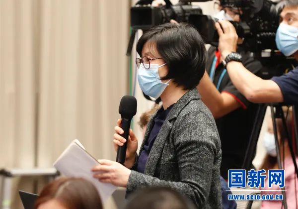 香港星岛日报记者挑问(图源:国新网)