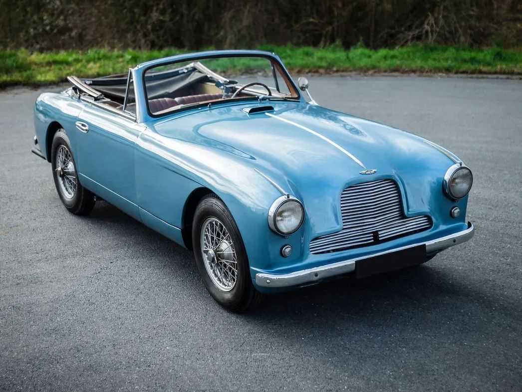 法国车手拍卖百余经典车