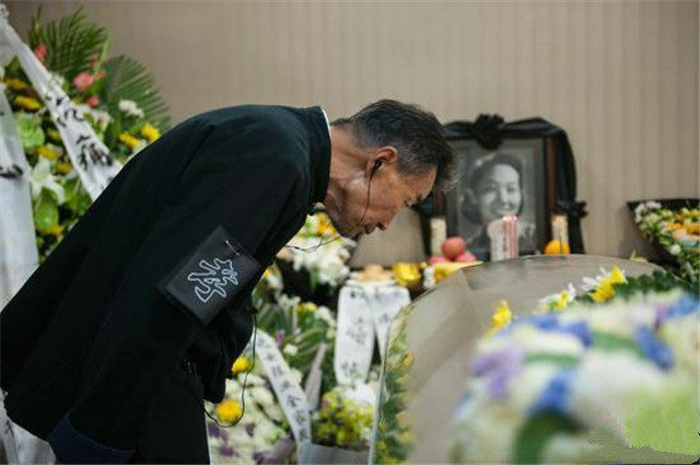 "江姐"于蓝去世灵堂遗照曝光,李雪健等各界人士前往悼念
