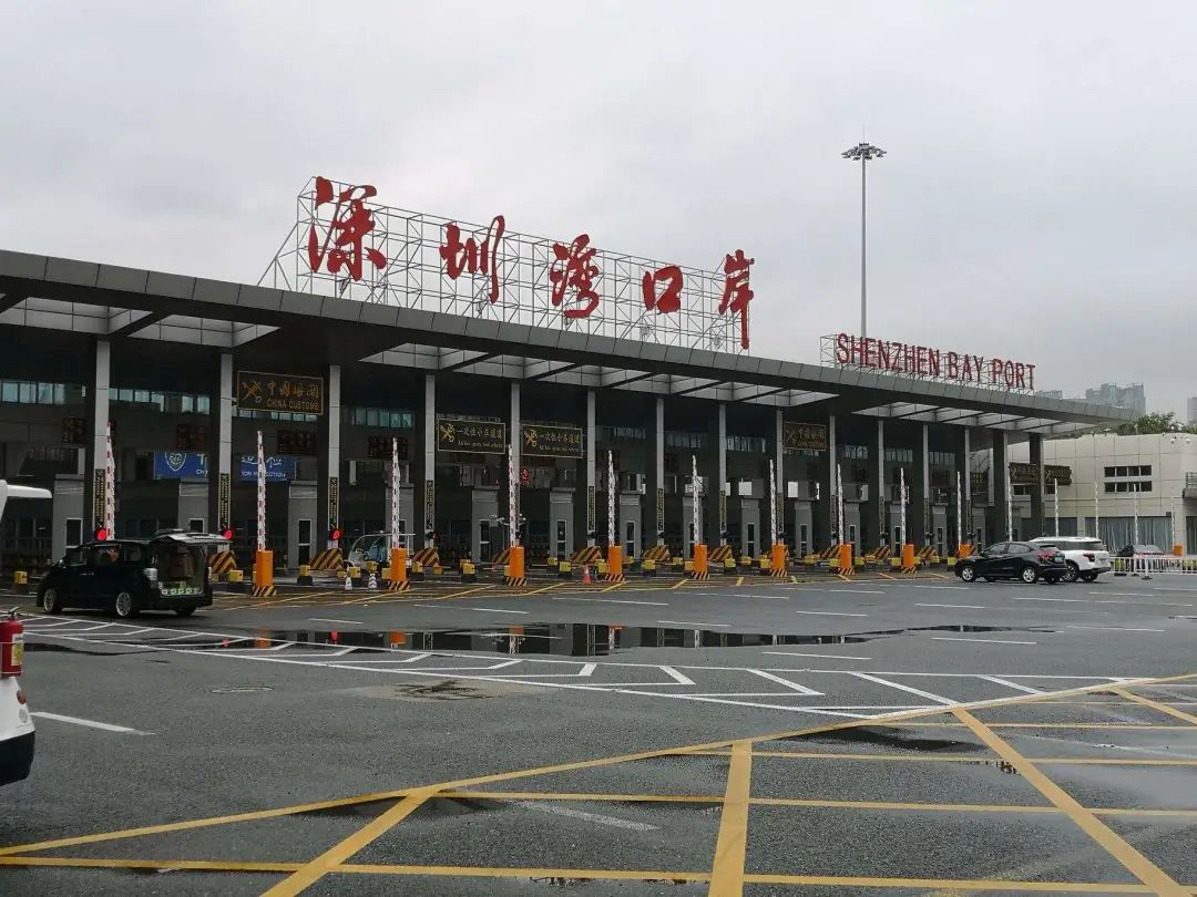 以皇岗口岸重建为代表,深港跨境基础设施近年来一直稳步推进——广深