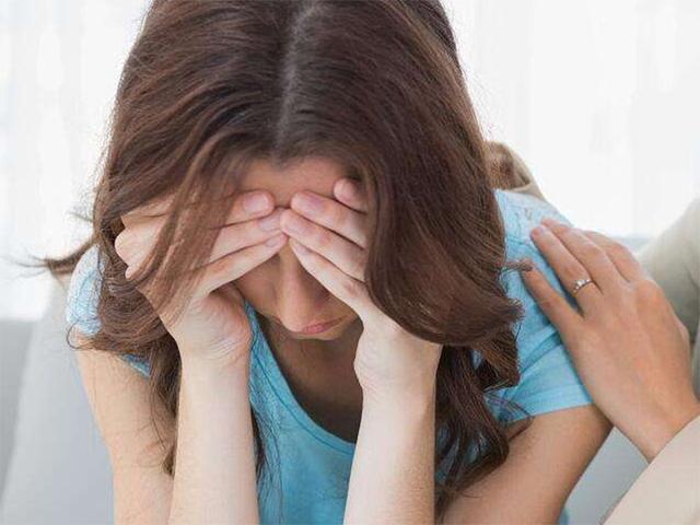 年轻宝妈被折磨近崩溃,半夜哭着找宝爸换房,你猜宝爸怎么做?