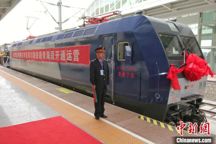 铁路暑运开启:格库铁路青海段开行旅客列车