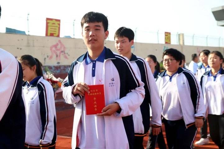 莒县二中举行2020届毕业典礼