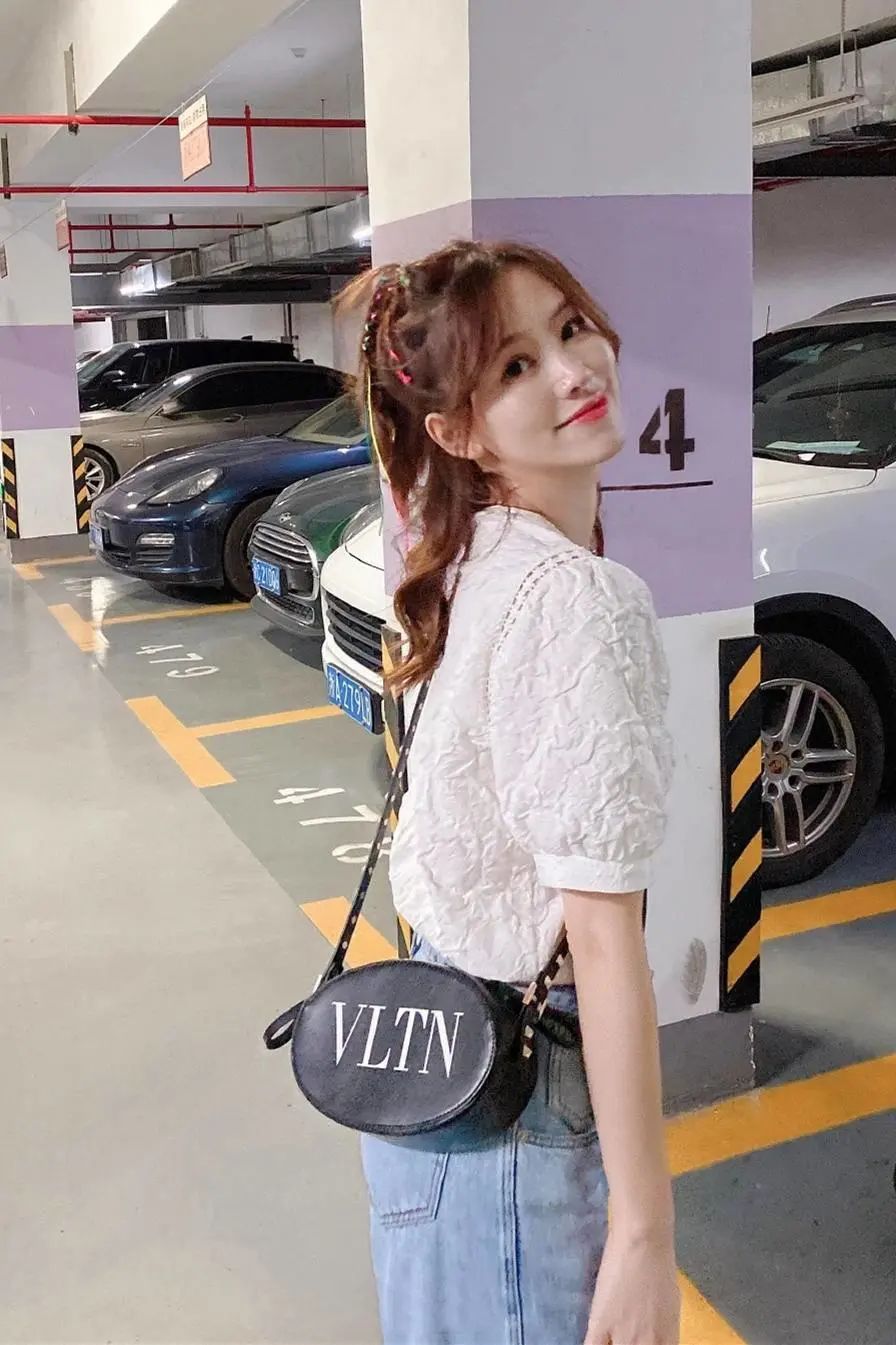 烈儿宝贝私服穿衣靓丽清新,气质不输女明星