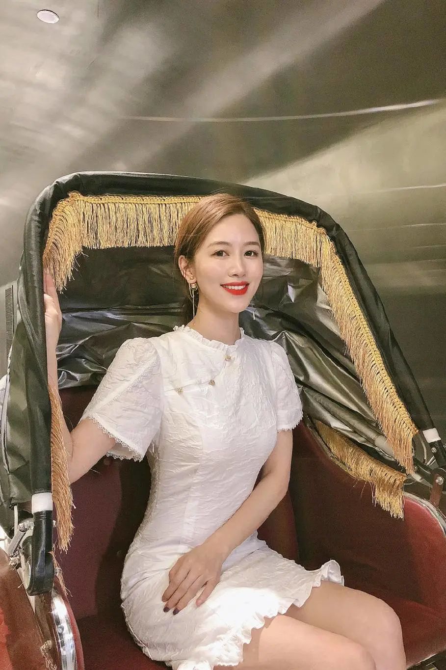 烈儿宝贝私服穿衣靓丽清新,气质不输女明星