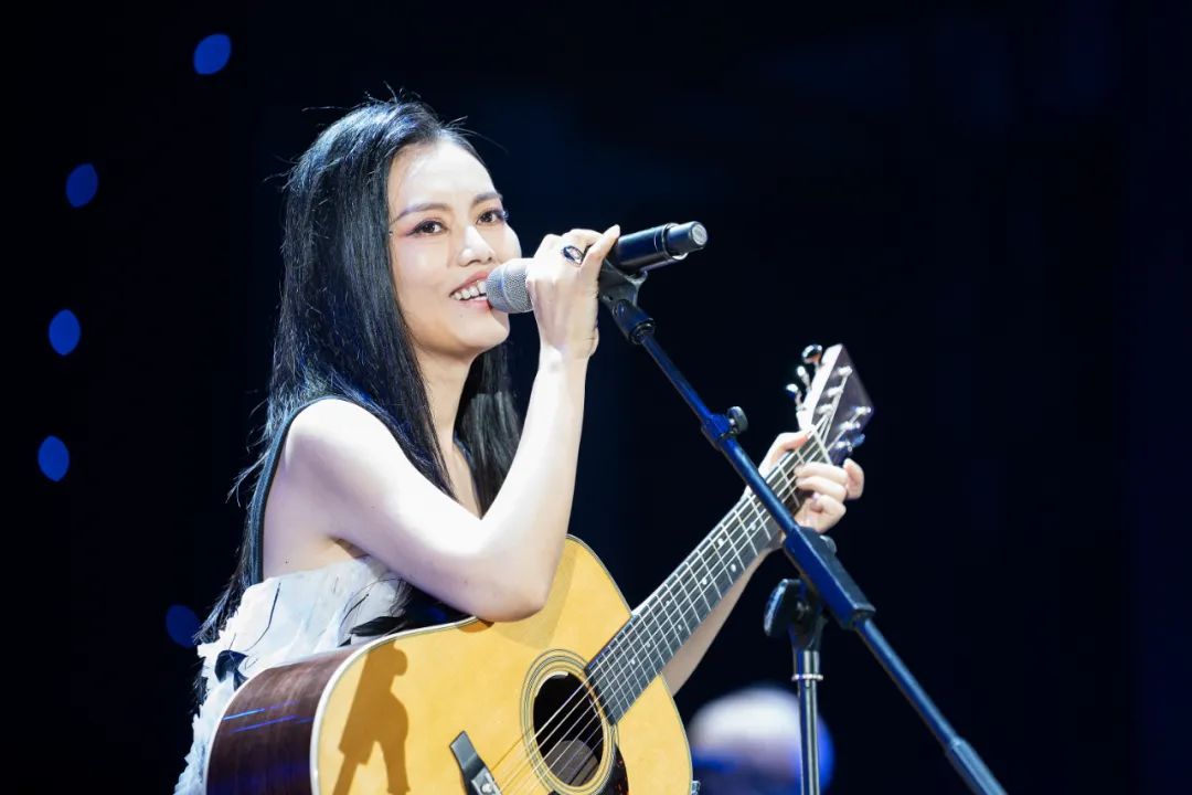 99游淼(衣湿乐队主唱)上一次看有蒋凡在的与非门还是十几年前了.