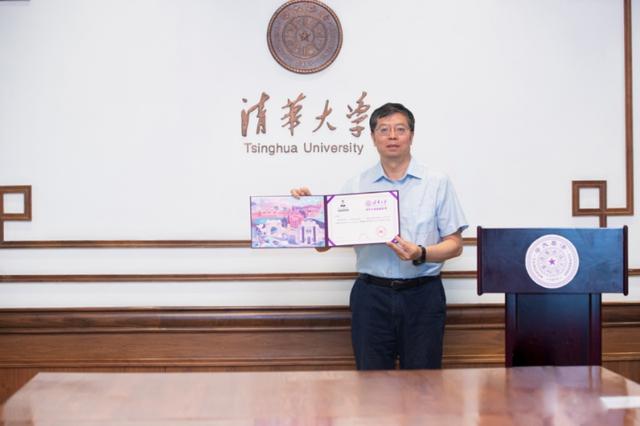 北京日报|美!清华新版研究生录取通知书出炉,首份通知书主人是武汉伢