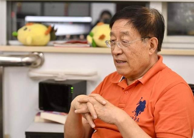 疫情下,"四眼老王"遇上电影节"史上最难"排片?王佳彦这样说