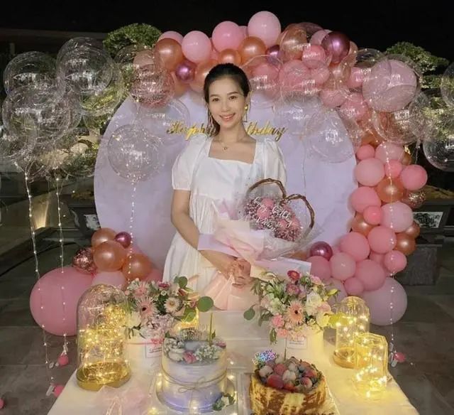 恭喜36岁生日办粉红派对前tvb小花有女万事足长居大马享天伦之乐