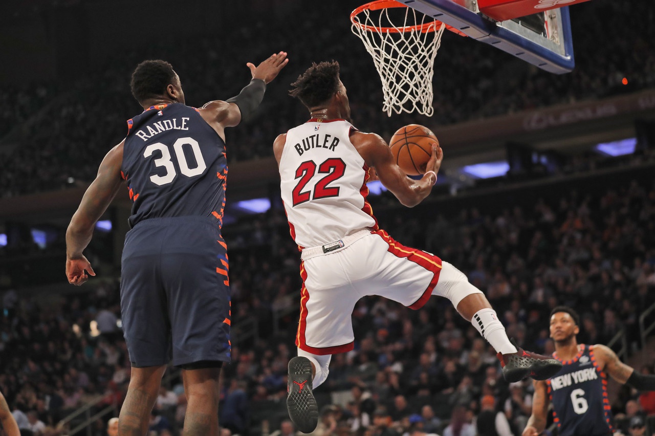 名记:巴特勒球衣背面不印名字的要求仍在审查之中 尚未被拒绝