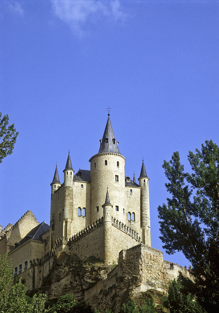 到此一游|在白雪公主城堡漫步,品尝正宗的西班牙烤乳猪