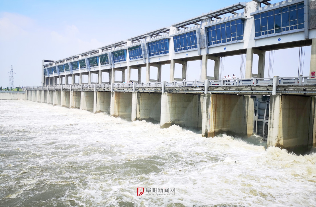 启用三个行蓄洪区阜阳新闻网 2020-07-21 08:45:00    姜唐湖开闸放水