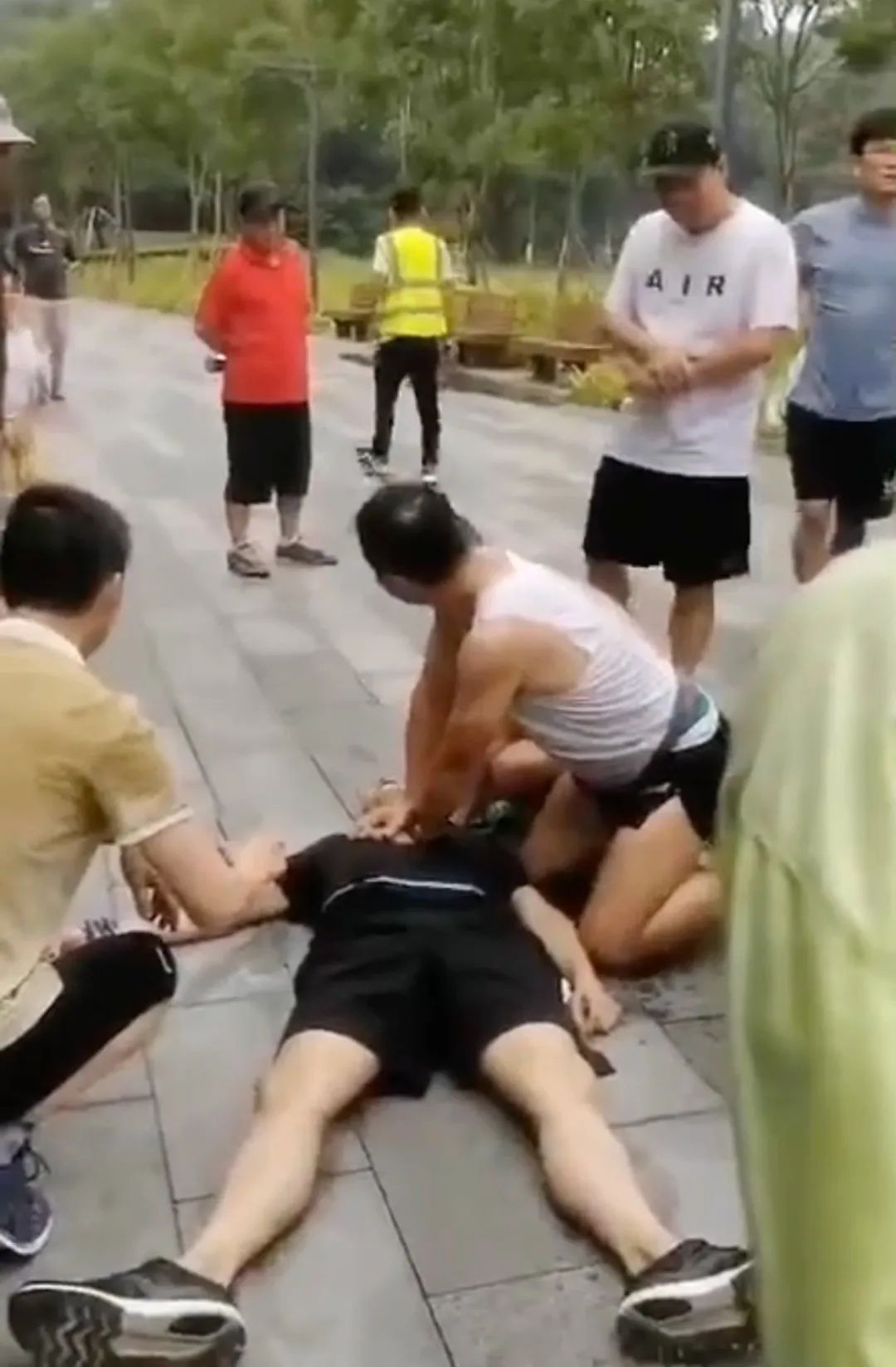 跑友金鸡湖晨跑猝死三伏天跑步忘记配速吧