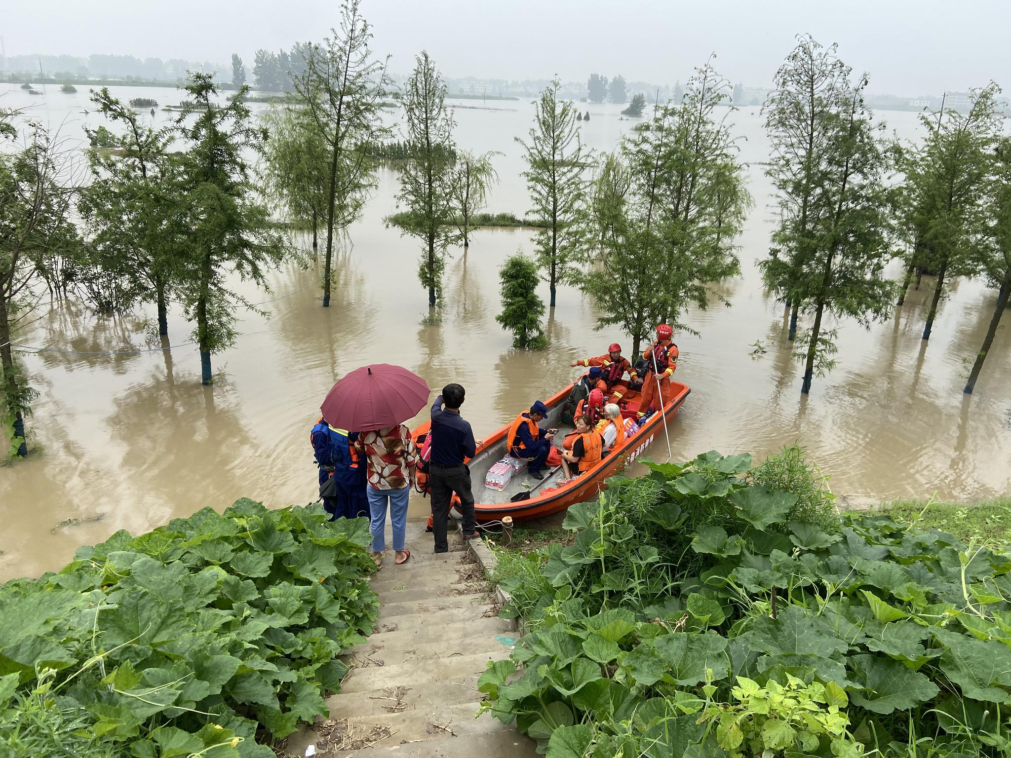 多图直击王家坝开闸泄洪蓄洪区村民之前抗旱现在抗洪