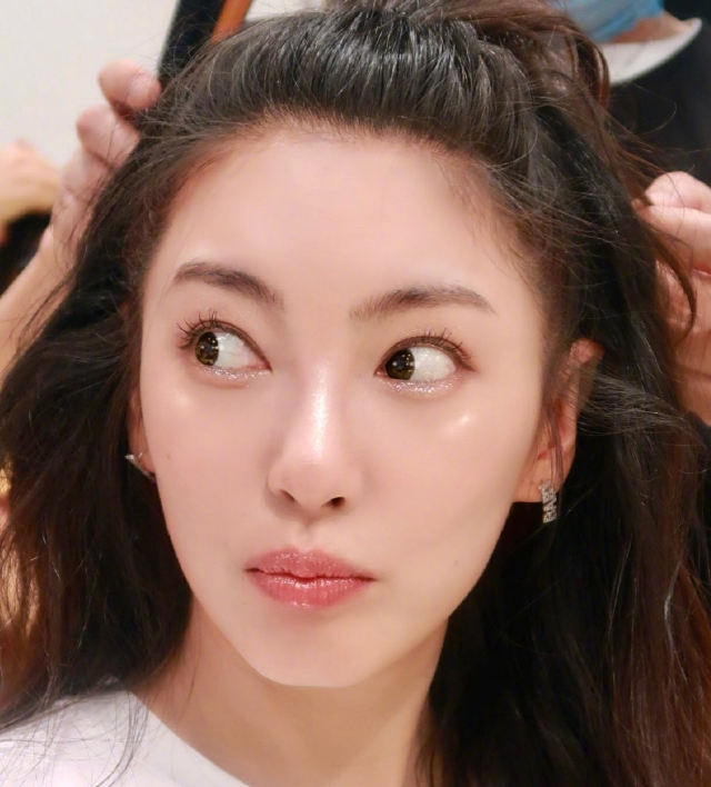 张雨绮脸上不是油光是高光!手残的我也学会了同款高光妆