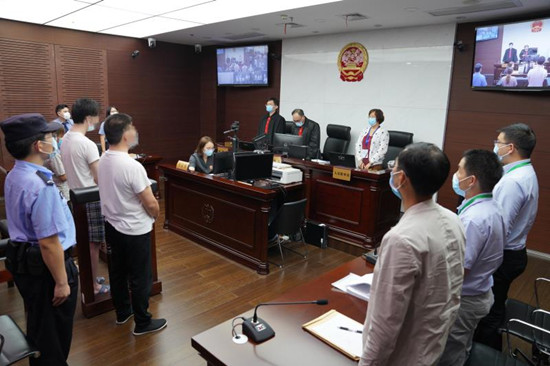 新民晚报讯 (通讯员 马超 记者 袁玮)加水勾兑高浓度消毒液,网上自寻