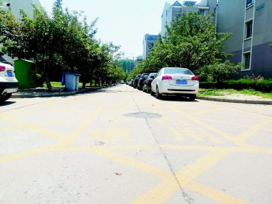 占用消防通道、私拉电线充电……小区隐患真不少 居民住着心难安