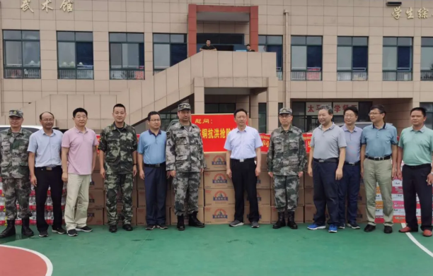 分队由省退役军人事务厅一级巡视员梅德林带队,合肥警备区政委廖文生