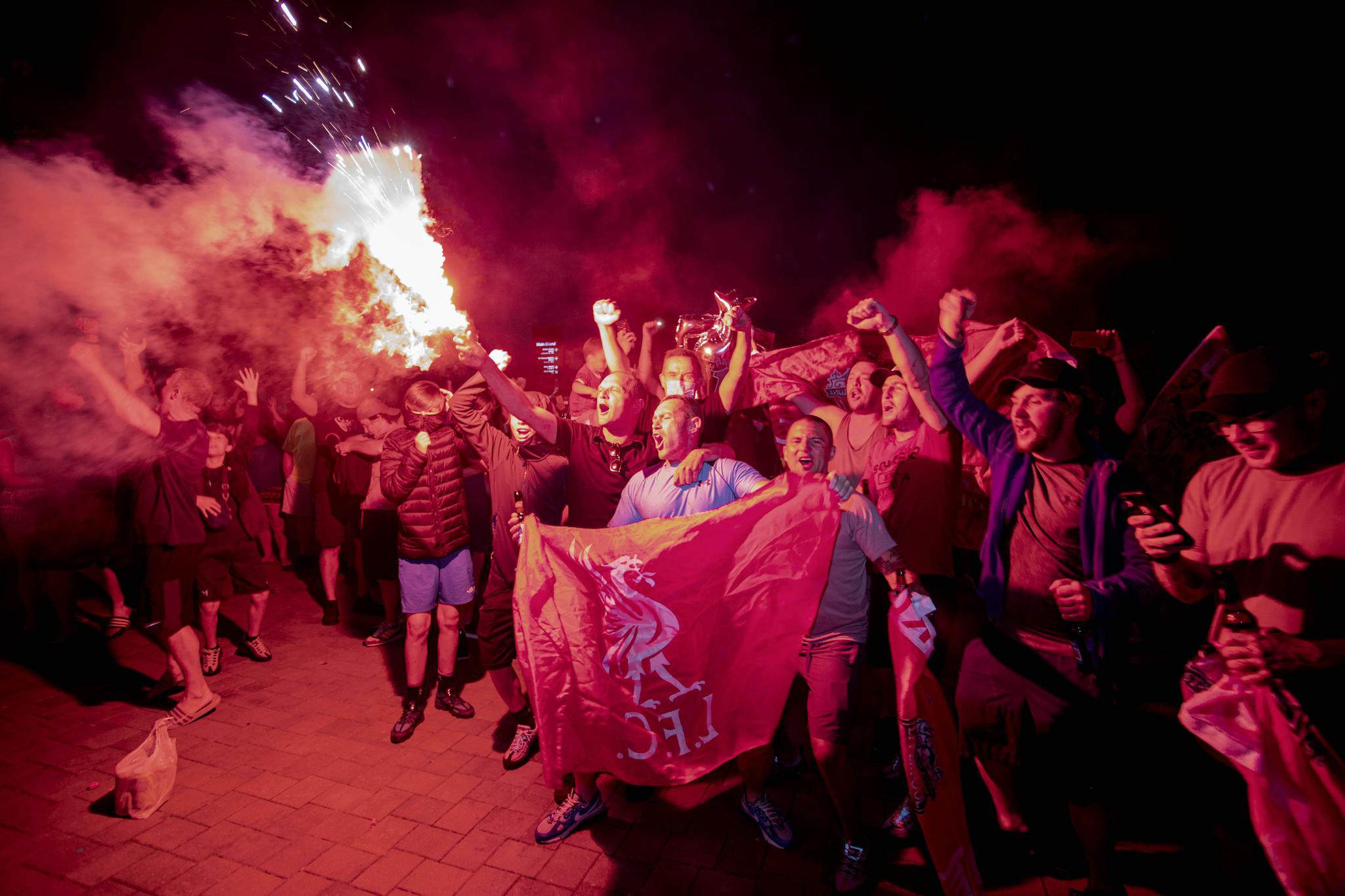 捧杯在即 利物浦呼吁球迷在家庆祝