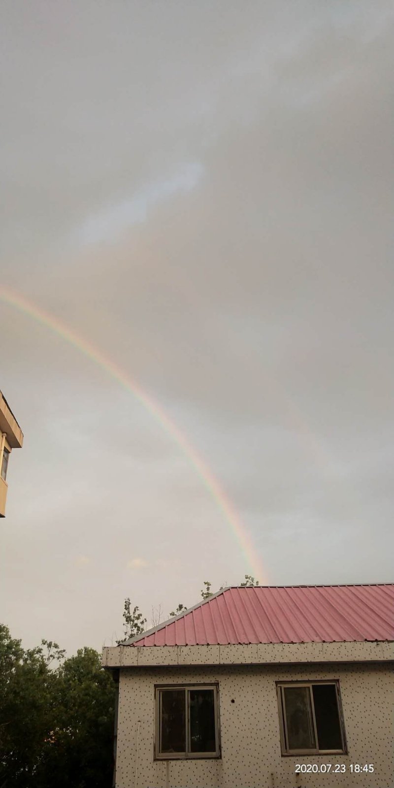 快看:风雨之后,夕阳东照,彩虹就架在了威海的天上