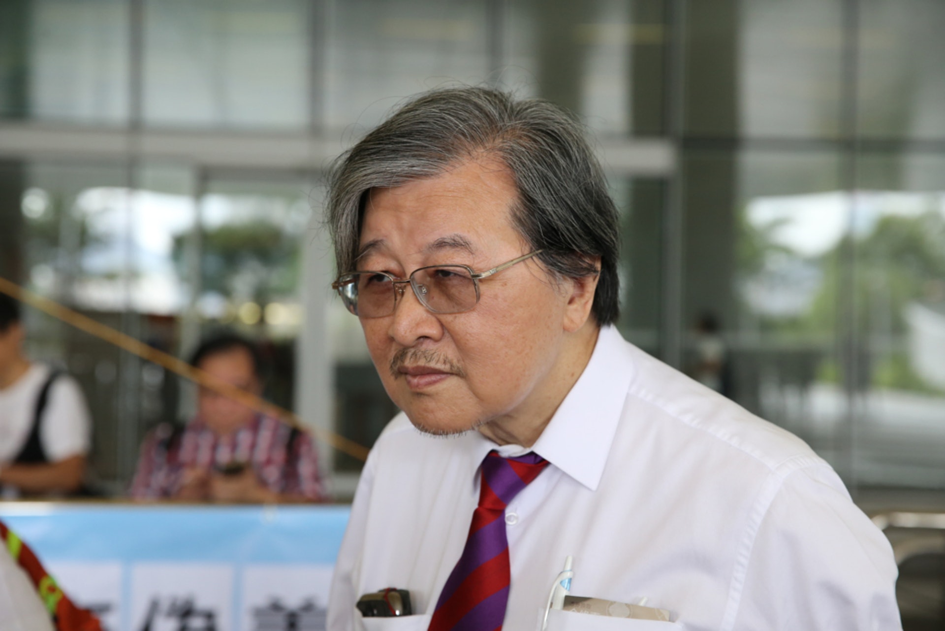 对于有传大陆医护来港协助对抗疫情,香港医学会会长蔡坚称,香港经训练