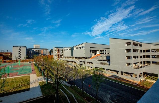 北大新世纪恒定中学拍了拍你,9月正式开学啦