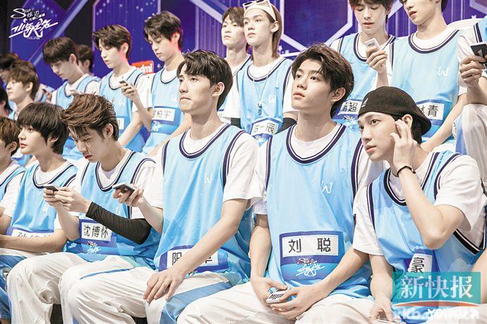 综艺节目《少年之名》近日在优酷热播,节目由张艺兴担任少年制作人