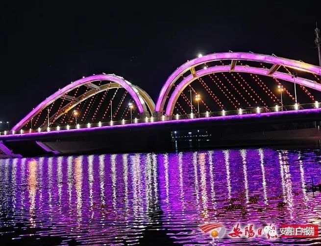 东风桥夜景(记者 张丹 摄)