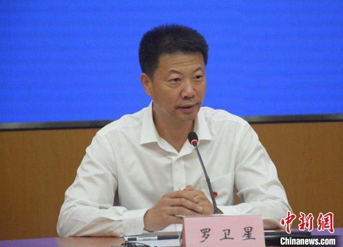 图为大连市政府副秘书长罗卫星。 邹沧海 摄