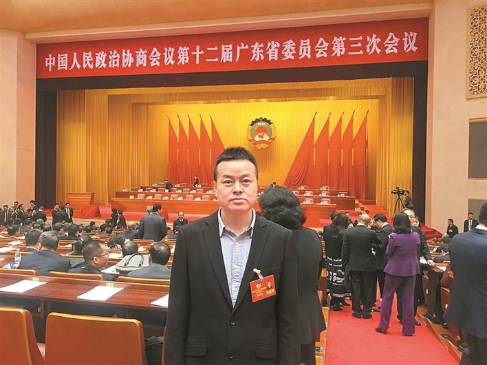 李明权是全国交通技术能手,广东省劳动模范,也是深圳市鹏城工匠荣誉