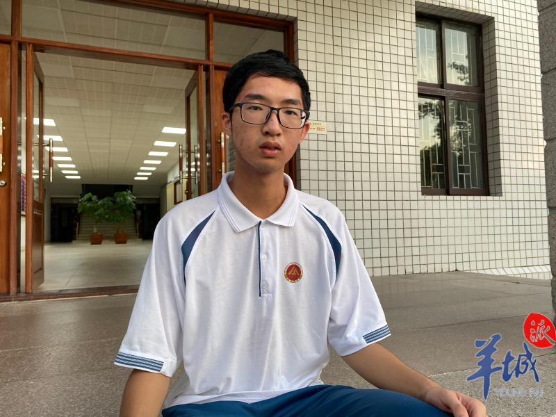 汕头市金山中学高分考生胡睿:想到清华读计算机专业