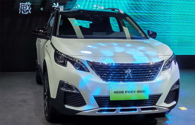 标致4008插电混动版2497万元起百公里油耗17l