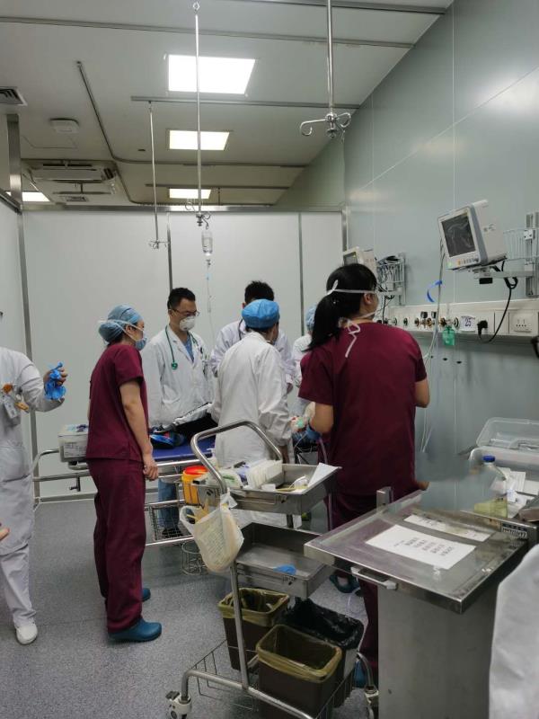 惊心动魄02仁济医院急诊团队智取夺命肉丸成功抢救一名男童精彩视频