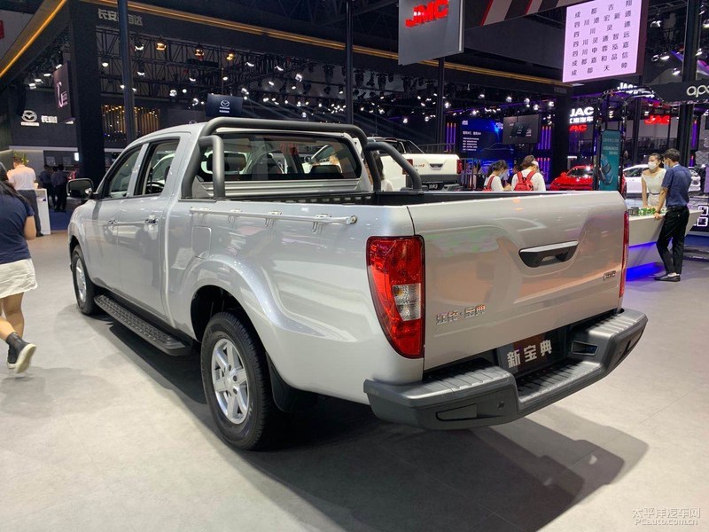 2020成都车展:全新江铃宝典亮相