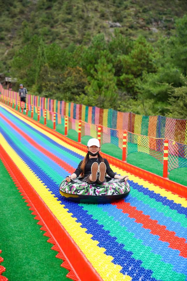 超长网红彩虹滑道 林空穿越,给你想要的刺激