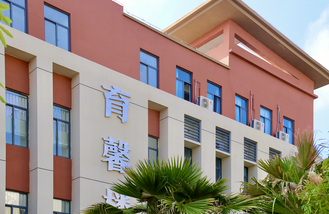 担当提质量创特色重实践人大附中三亚学校风鹏正举